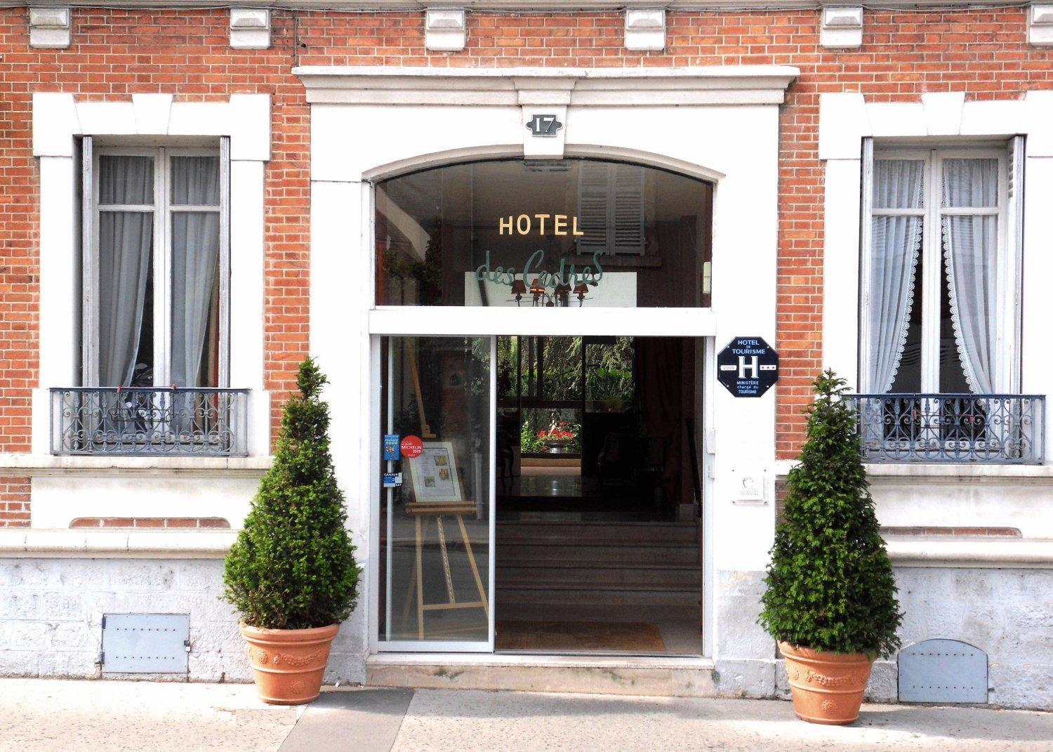 Hotel Des Cedres Орлеан Екстериор снимка